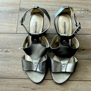 Brand new, never worn, size 9 comfortview shoes